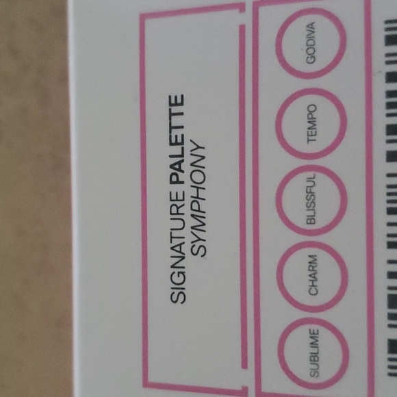 Ofra Eyeshadow Palette - Picture 3 of 3